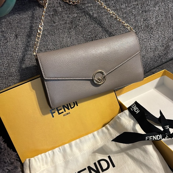 Fendi Vitello Cruise F is Fendi Continental Envelope Wallet Tortora
